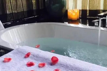 沈阳水疗池中的失重冥想:当身体学会漂浮